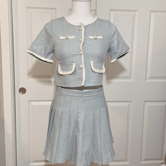 Kpop soft blue set with tweed trim and pearl buttons - Picture 3 of 7